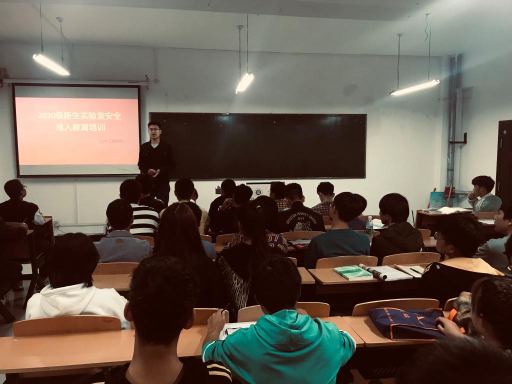 7A6B81AED0268A6AA1998B5F93E82E82